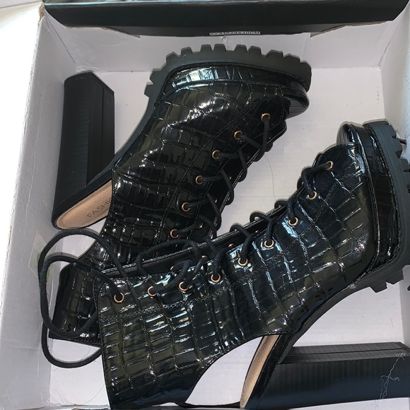 Shoes - Platform Tie Up!